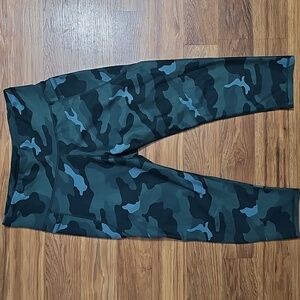 Old Navy Camo Elevate Go-Dry Active Crop Leggings XL